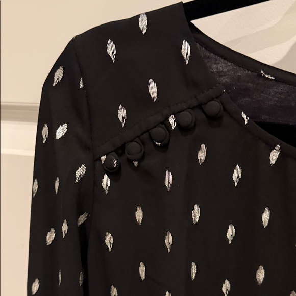 Patterned Black and White Blouse - Picture 4 of 8